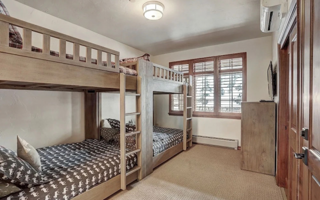 Plaza Level Luxury 3br -right In Beaver Creek Village 3 Bedroom Condo by RedAwning