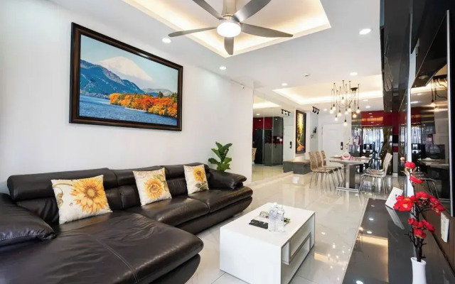 COZY 3-BR Apartment in the center of District 7