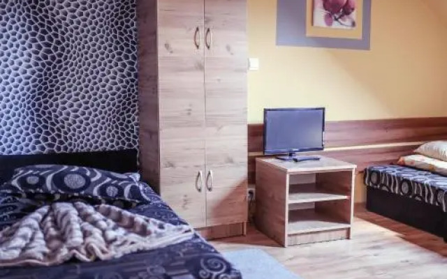 Aparthotel "DZIEWIĘTNASTKA"