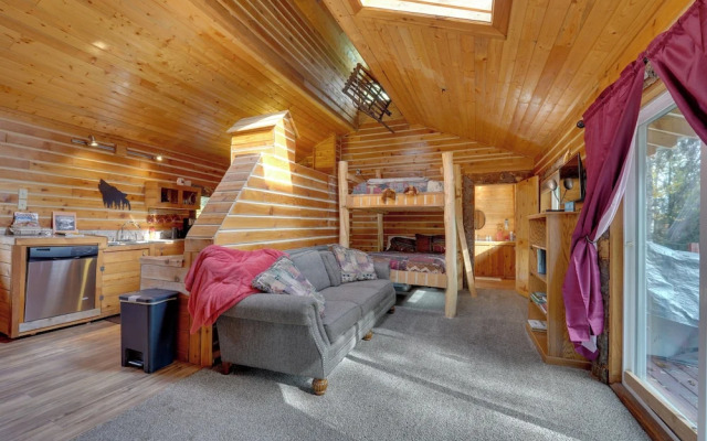 3-cabin Base w/ Lake Access: Dogs Welcome!