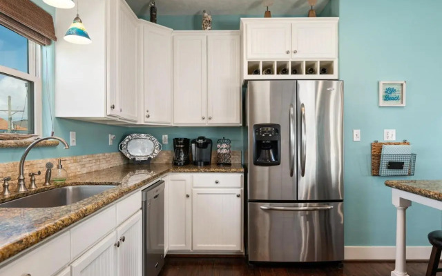 Beach Please 3 Bedroom Home by RedAwning
