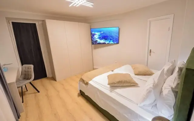 Libra Apartment - Two Bedrooms - 5 Guests - Next To Cismigiu Gardens