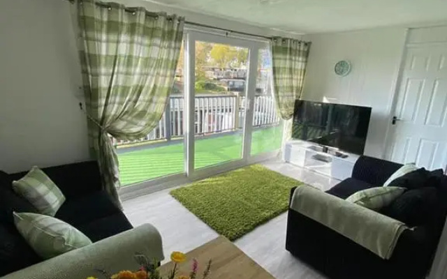 92 Lake View