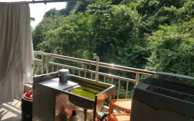 Detian transnational waterfall, meet Detian Inn