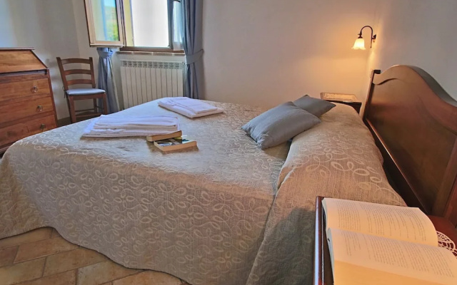 Spacious Farmhouse in Trevi With Swimming Pool