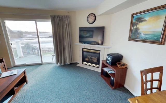 Waters Edge 404