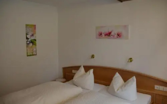 Decker's Bio Hotel
