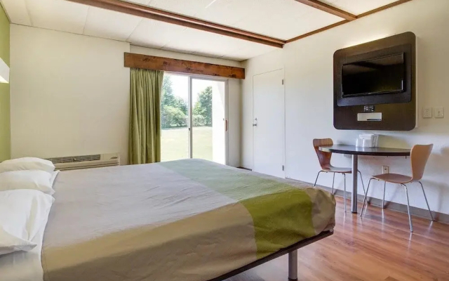 Motel 6 - Geneva