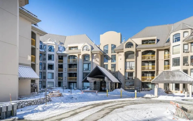 Mountain View Penthouse- 2BR Oasis at the Marquise in Whistler