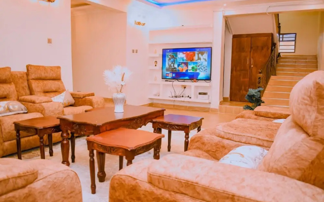 Lux Suites Lions Den Holiday Homes