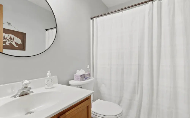 Charming Getaway 4BR 3Bath Hot Tub
