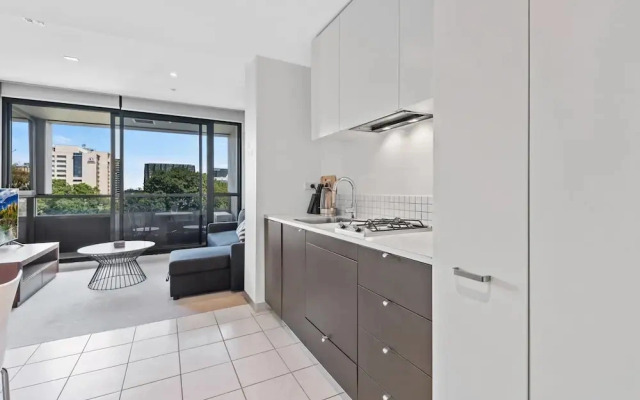 Central 1-bed Apartment With Secure Parking