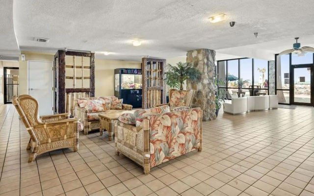 Hawaiian Inn 238 by Distinctive Beach Rentals