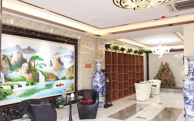 City 118 Hotel Longmen High Speed Railway Station