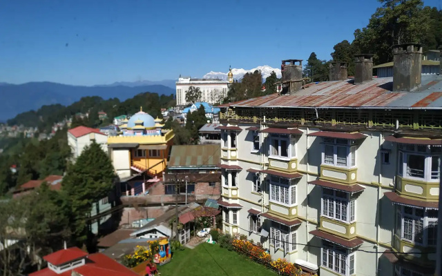 Pineridge Hotel
