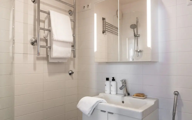 1br apartment with balcony and sea view