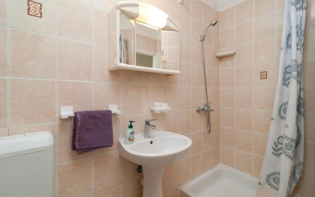 Awesome Home in Duce With Wifi and 2 Bedrooms