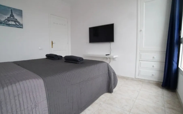 Harbour Apartment with Sea View