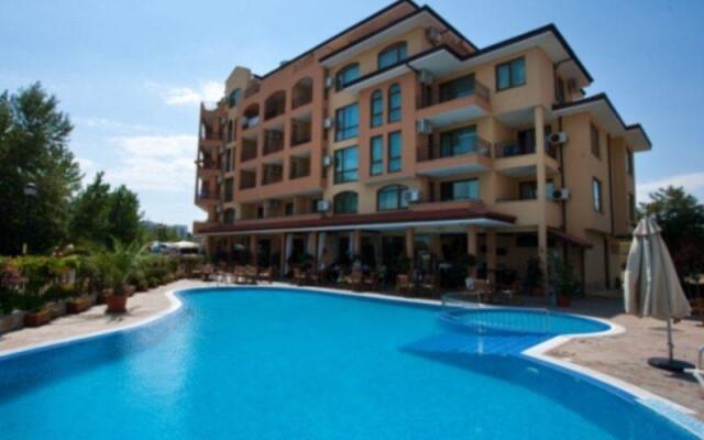Отель Golden Beach Apart бассейн