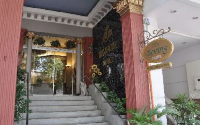 The Spring Hotel вид на фасад