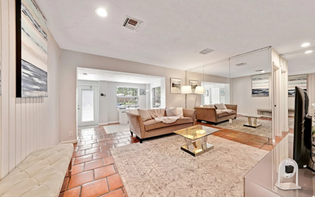 Poinsettia FTL Home by PMI