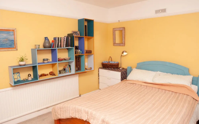 Spacious 2 Bedroom House With Country Feel
