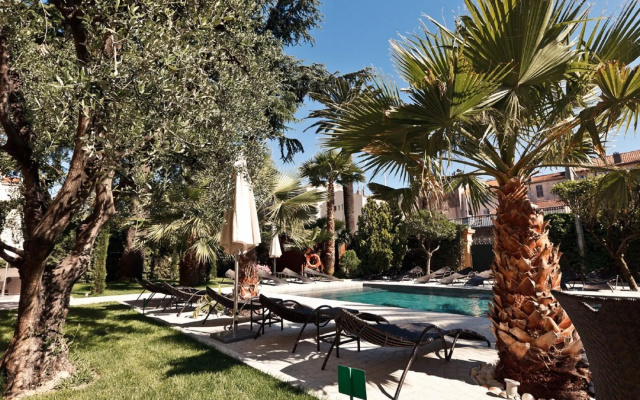 Luxurious apartment with terrace in the famous city of Cannes