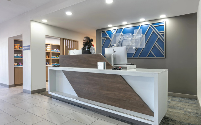 Holiday Inn Express & Suites Marshall by IHG
