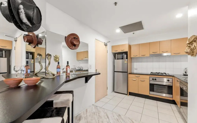 Beachside Studio With Pool and Gym Access