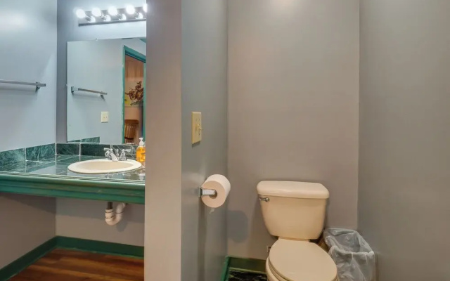 Gatlinburg Cabin Rental: 3 Mi to Downtown