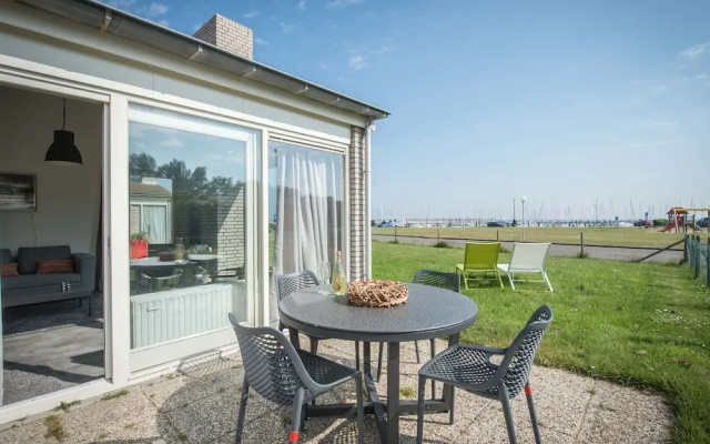 Striking Holiday Home in Kamperland With Sun Loungers