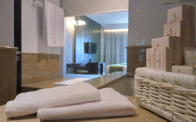Jambuluwuk Oceano Seminyak Hotel