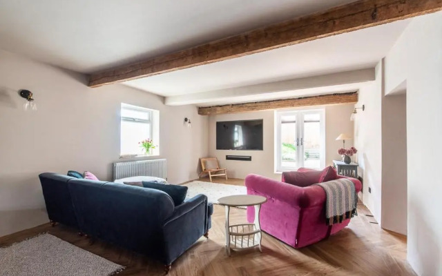 Luxury House Sleeps 14 With Secret Bar Near Bath