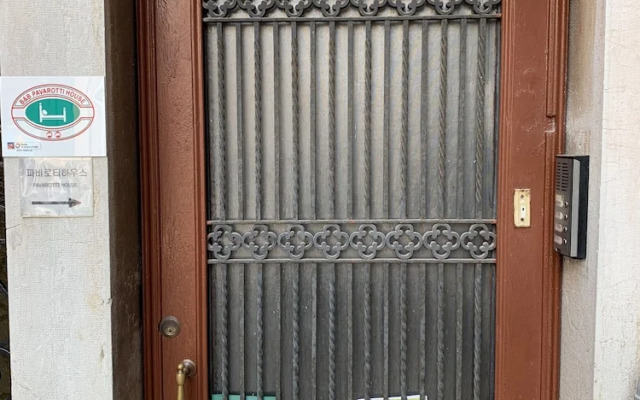 Pavarotti House