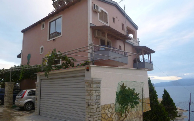 Villa Crystal