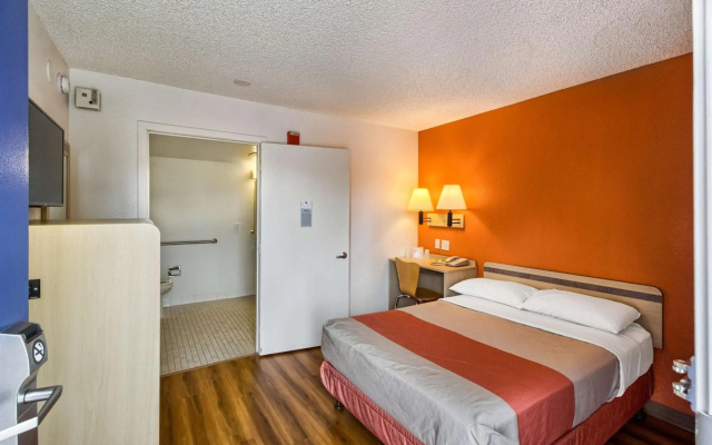 Motel 6 Everett, WA - South