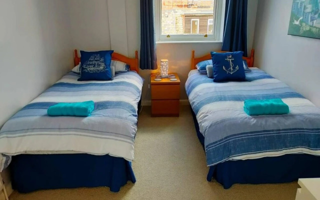Sunrise View - Beachfront Apartment, Weymouth