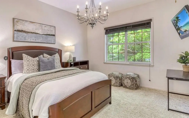 1200 Tree Bay