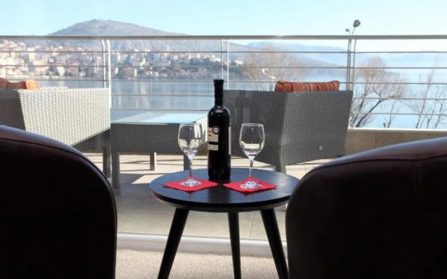 Paralimnio Suites