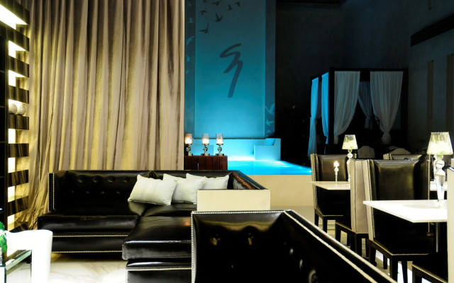 1828 Smart Hotel