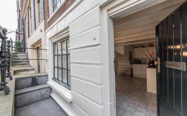 Отель Dam Square Inn вид на фасад