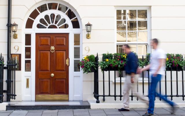 Отель 9 Hertford Street вид на фасад