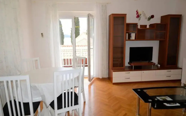 Stunning 2-bed Apartment in Okrug Gornji
