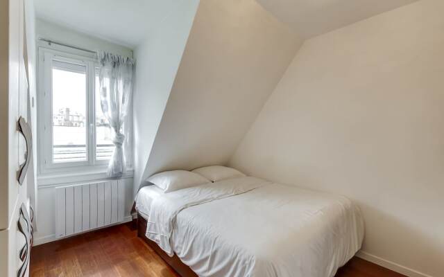 Апартаменты Rue Cler - Eiffel Tower View Apartment комната для гостей