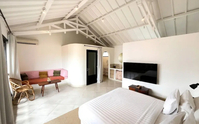 Lovely 2BR Villa Close to The Beach