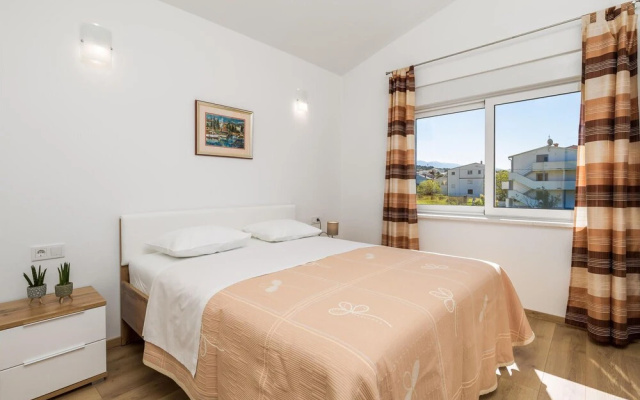 Nice Apartment in Barbat with Hot Tub, WiFi & 3 Bedrooms
