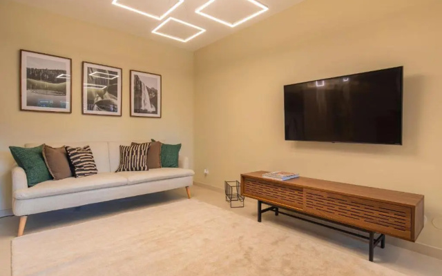 Deluxe 2BDR Apartment in Carcavelos by LovelyStay