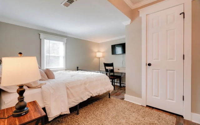 Cozy Blackstone Getaway < 2 Mi to Downtown!