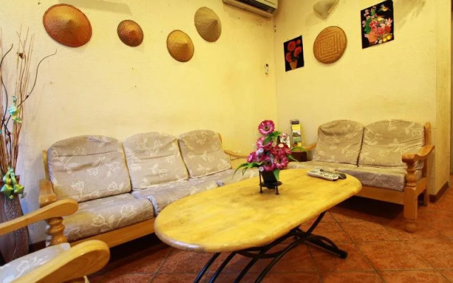 Six Villa Inn