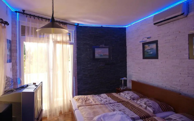 Apartments and bungalows Dalibor
